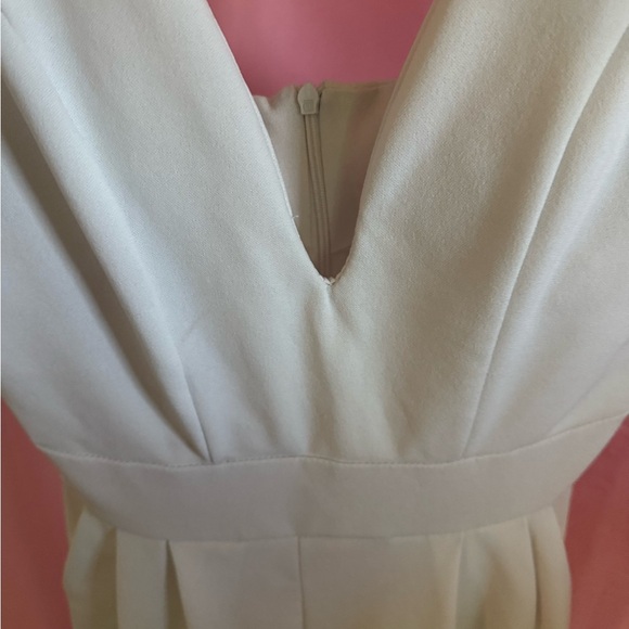 White Sleeveless Plunge Neckline Jumpsuit - Picture 3 of 5
